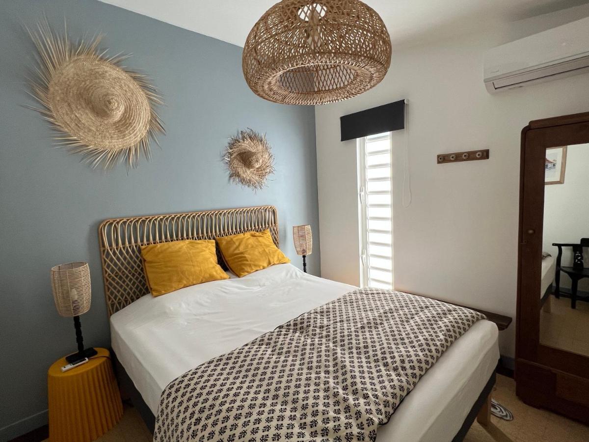 Jolie Creole- Villa Sur Le Lagon ลาซาลีน เลอแบ็ง ภายนอก รูปภาพ