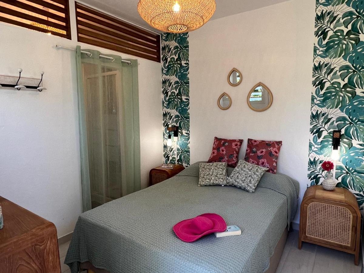 Jolie Creole- Villa Sur Le Lagon ลาซาลีน เลอแบ็ง ภายนอก รูปภาพ